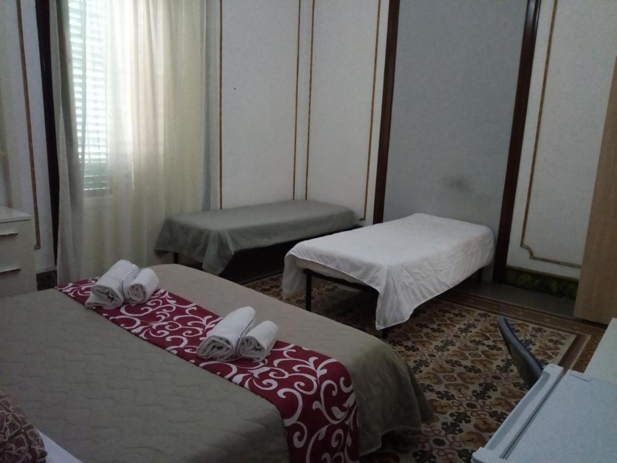 Locami Palermo Centro Rooms Bagian luar foto